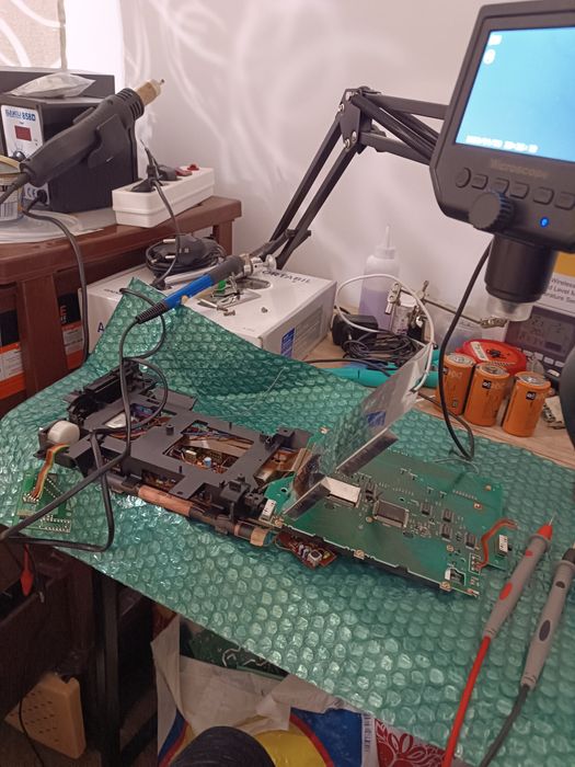 Reparatii electronice, instalare Windows pe  Laptop, stații  Auto CB