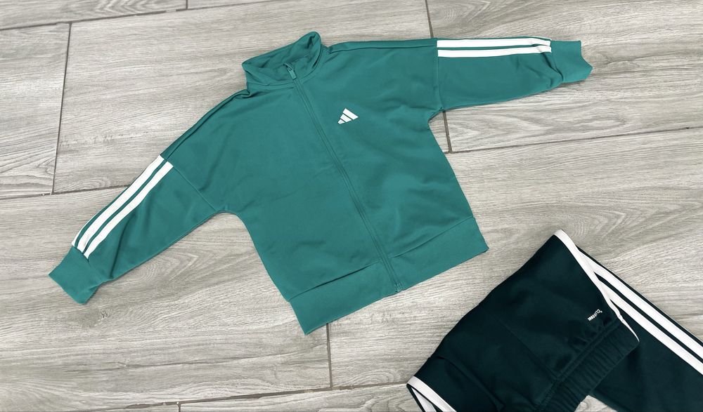 Trening adidas ca si nou