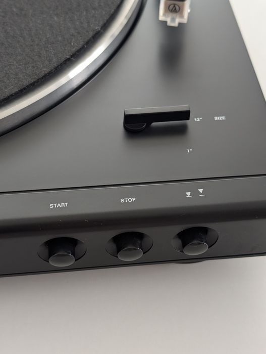 Vând pick-up automat Audio-Technica AT-LP60X in stare foarte bună