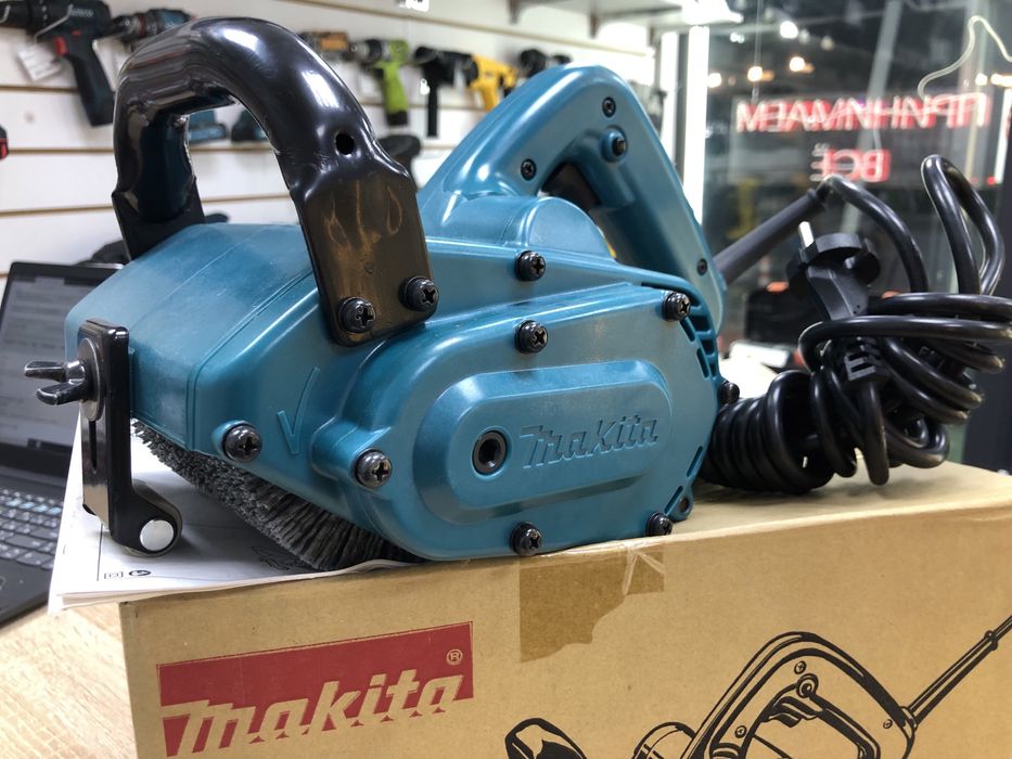 Шлифовальная машина Makita (А4)