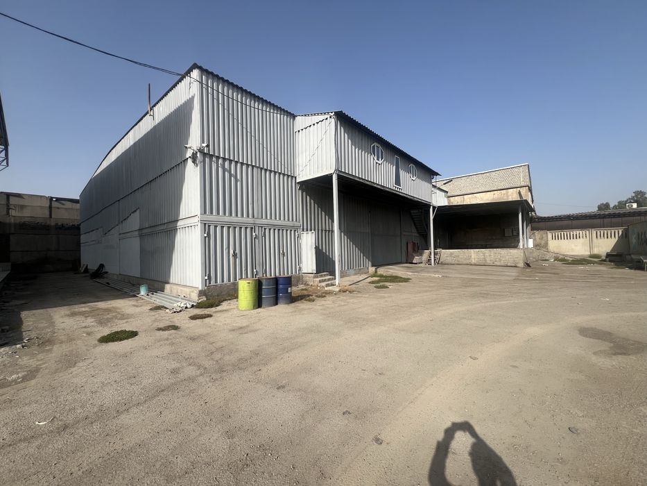 Аренда ангара— склад / пандус, видеонаблюдение, охрана и заезд для фур