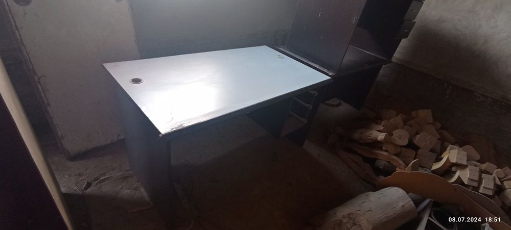 ofisniy  mebel  xolati yaxshi