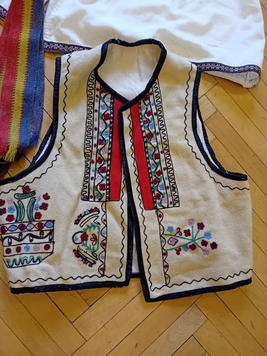 Costum popular traditional vechi baiat