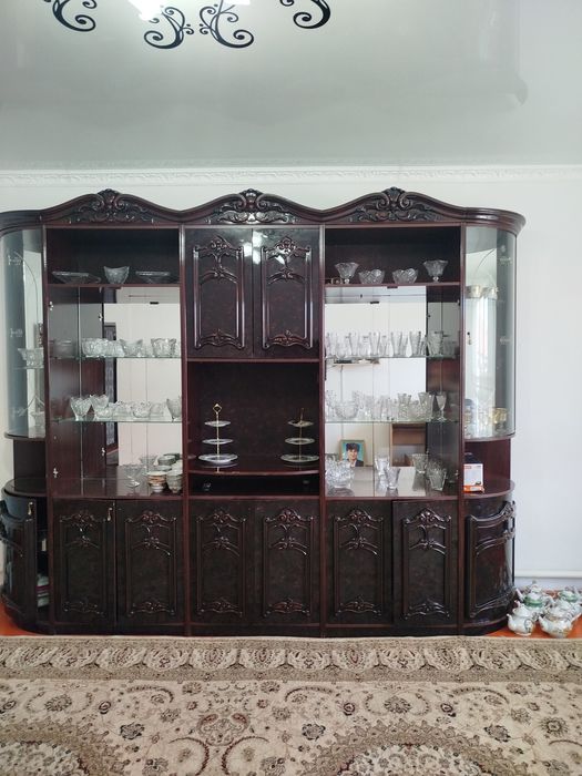 Продается Горка(Сервант)