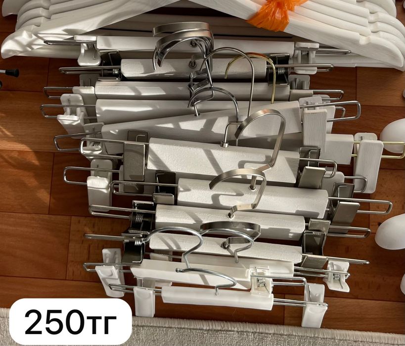 Продам вешалки для бутика