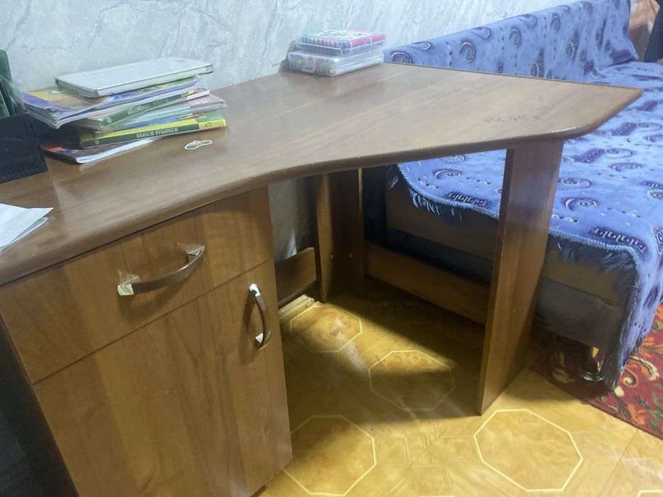 удобный и стильный стол