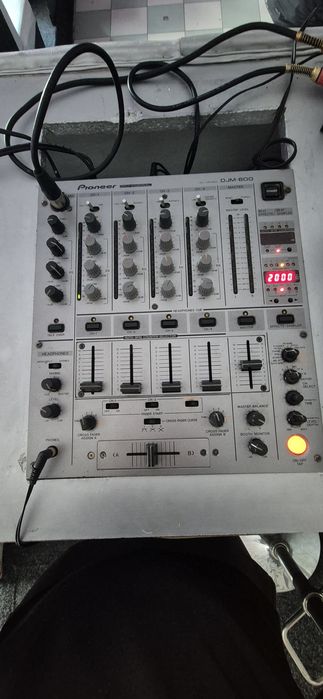 Vand Doua CDJ-uri 800 MK-2 și MIXER DJM 600 PIONEER