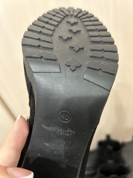 Продам Женские ботинки