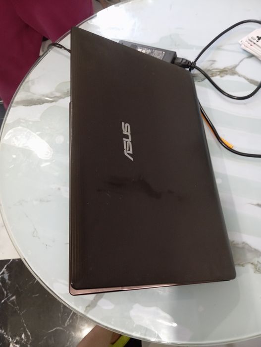Продам Ноут Бук Asus.