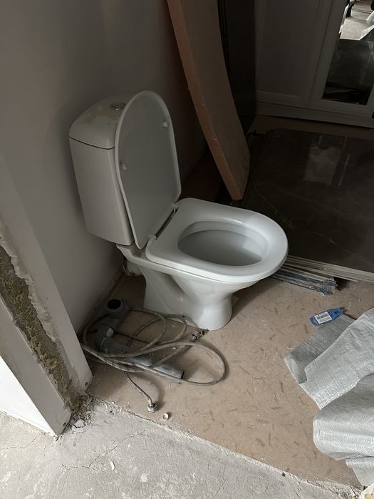 Унитаз в хорошем состояние