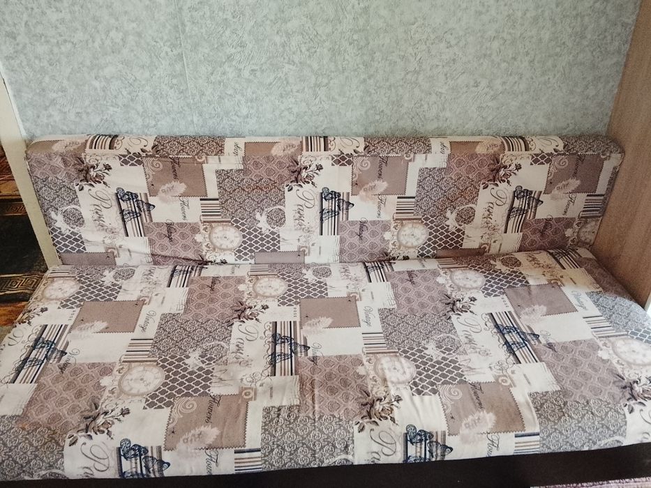 Отдам стол и диван