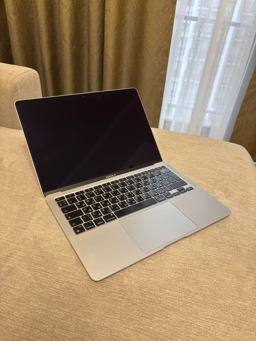 Macbook air m1 13.3” 16/256