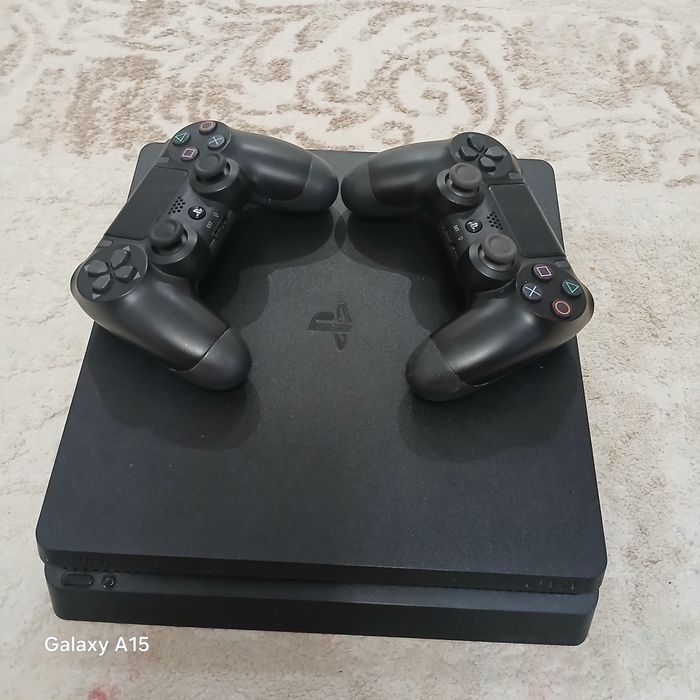 Продам PlayStation 4 slim