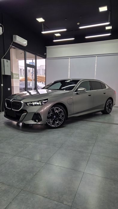 BMW i5 40L М пакет
2025 год