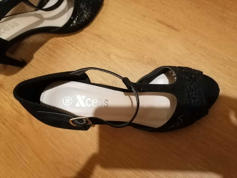 Дамски сандали с ток