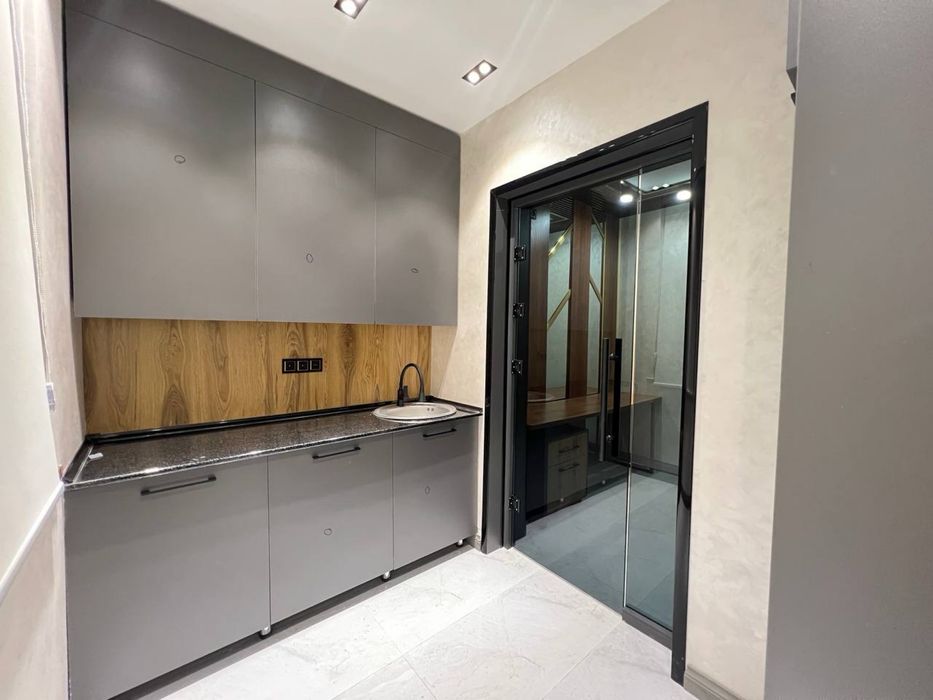 Продаётся Евро Офис 130кв на ЧОРСУ вдоль дороги