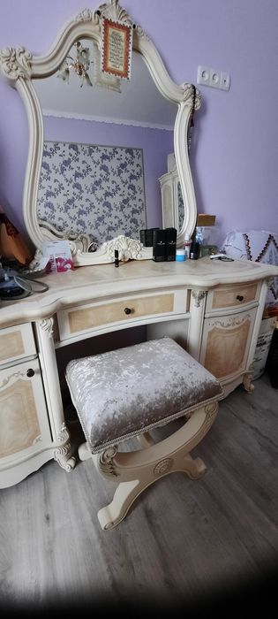 Продается спальный гарнитур