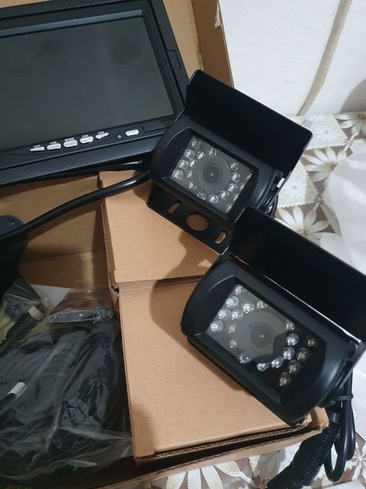 Kit Cameră Marșarier Auto cu Monitor 7” + 2 Camere IR – Nou