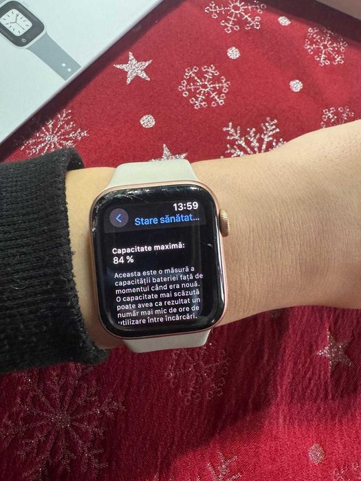 apple watch se gold aluminium case