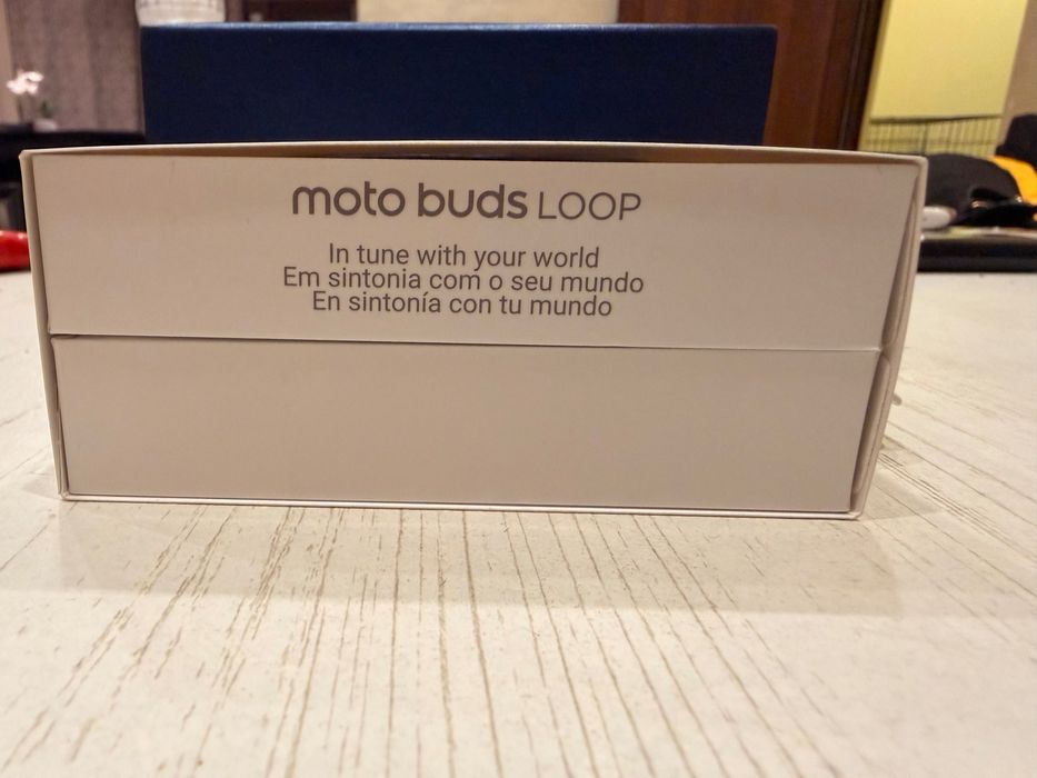 Moto buds loop sound by BOSE *SWAROVSKI*