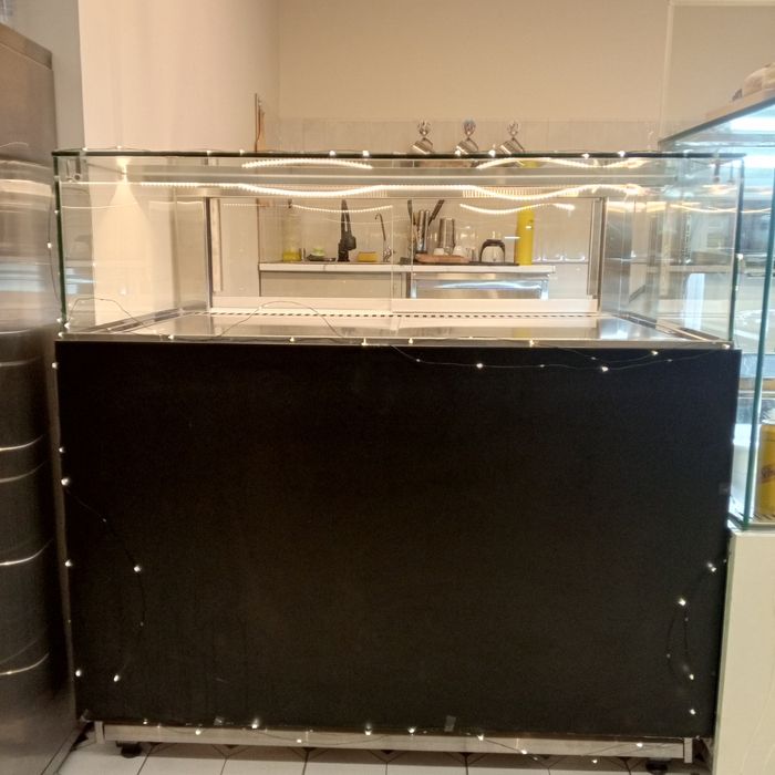 Продам ветрина холодильник