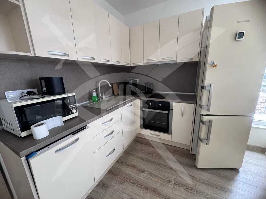 Двустаен - Обзор