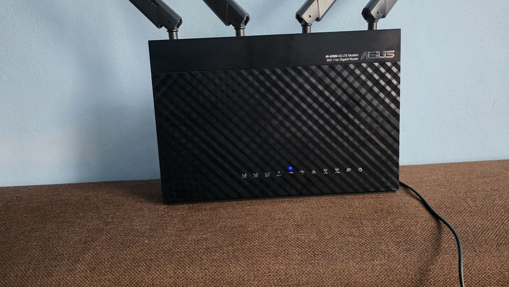 Wi-Fi LTE Router ASUS Wireless-AC1900 4G Gaming
Modem embedded 
A