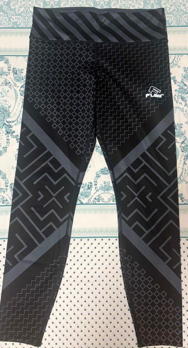 Дамски спортен клин Flair