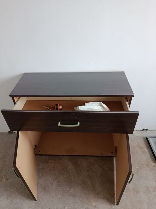 Vând Comoda urgent