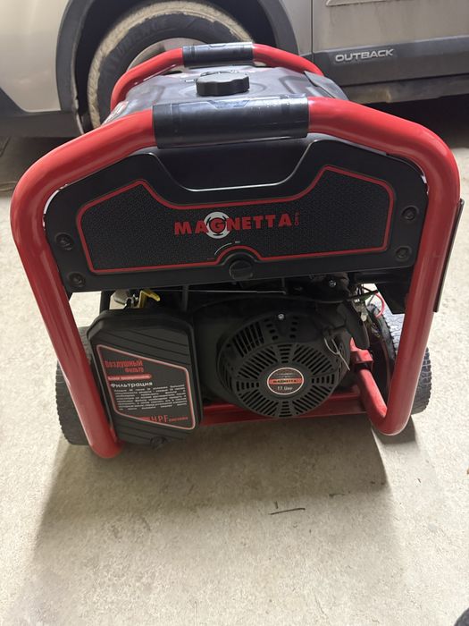 Продам бензиновый генератор магнетта