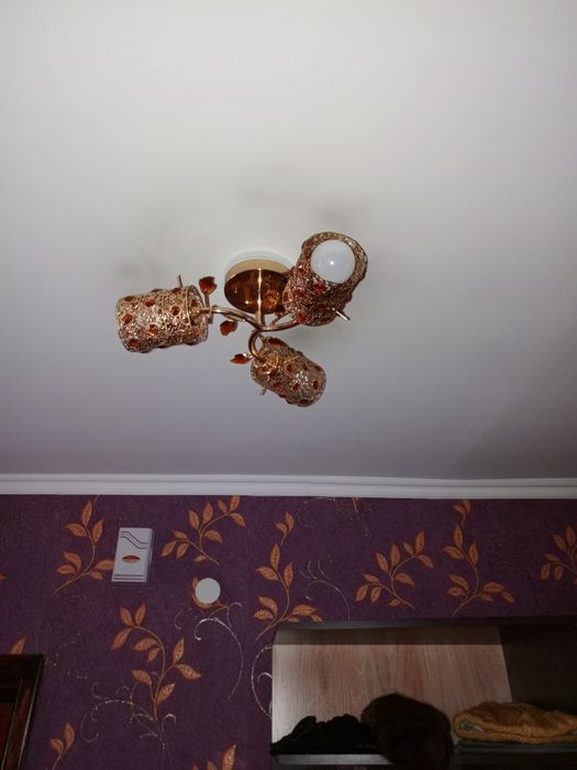 Продам люстры в отличном состоянии.