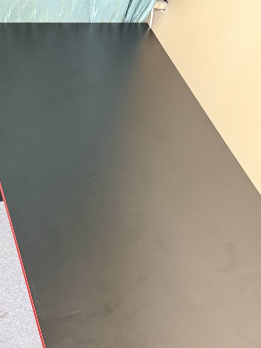 Продаю игровой стол для компьютера