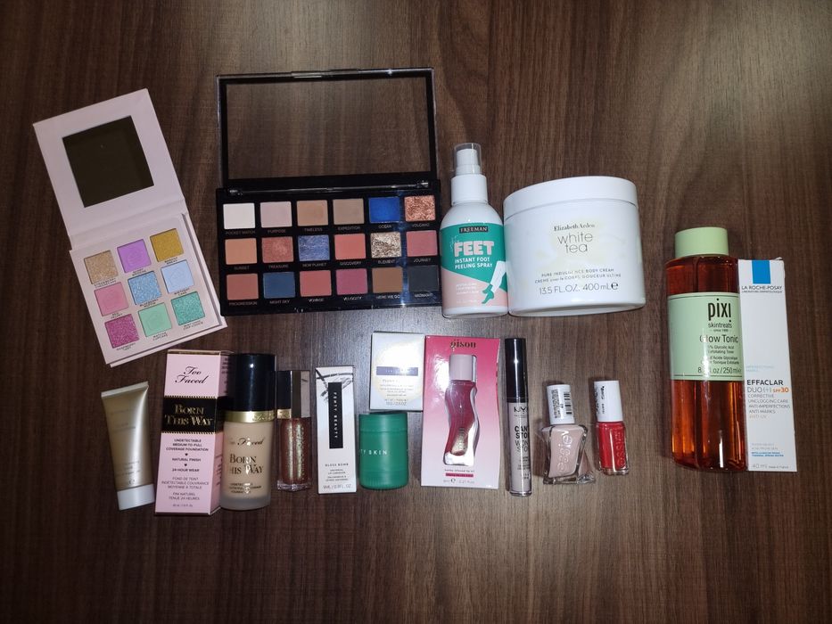 Декоративна и бяла козметика за лице и тяло