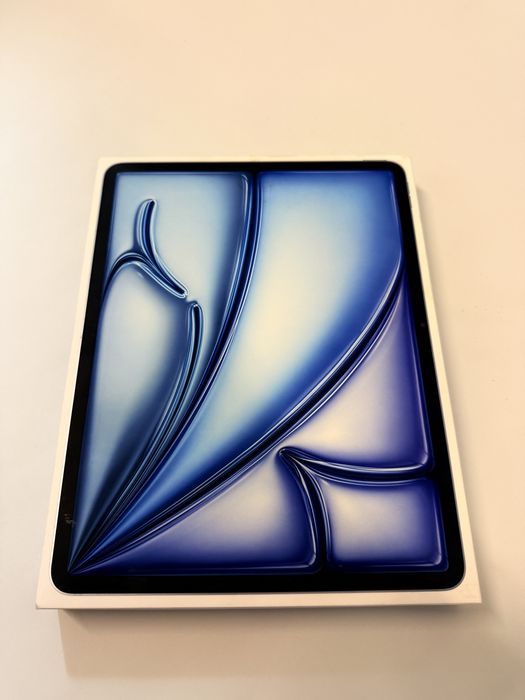iPad Air 13 M4 256gb WiFi Blue, sigilat in cutie