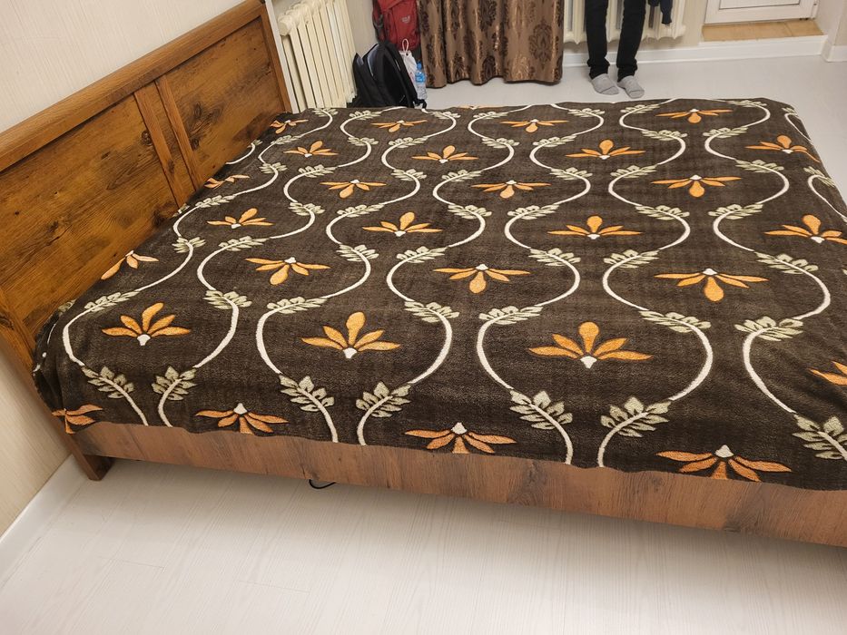Продам двуспальную кровать