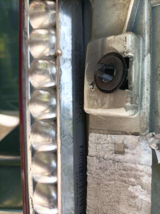 Трети стоп спойлер Мерцедес w211 Е класа mercedes e class face lift