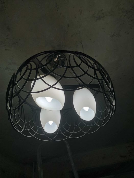 Продам люстру б/у