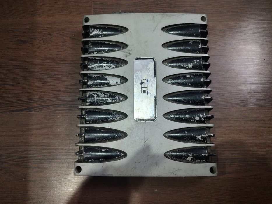 Amplificator auto axton