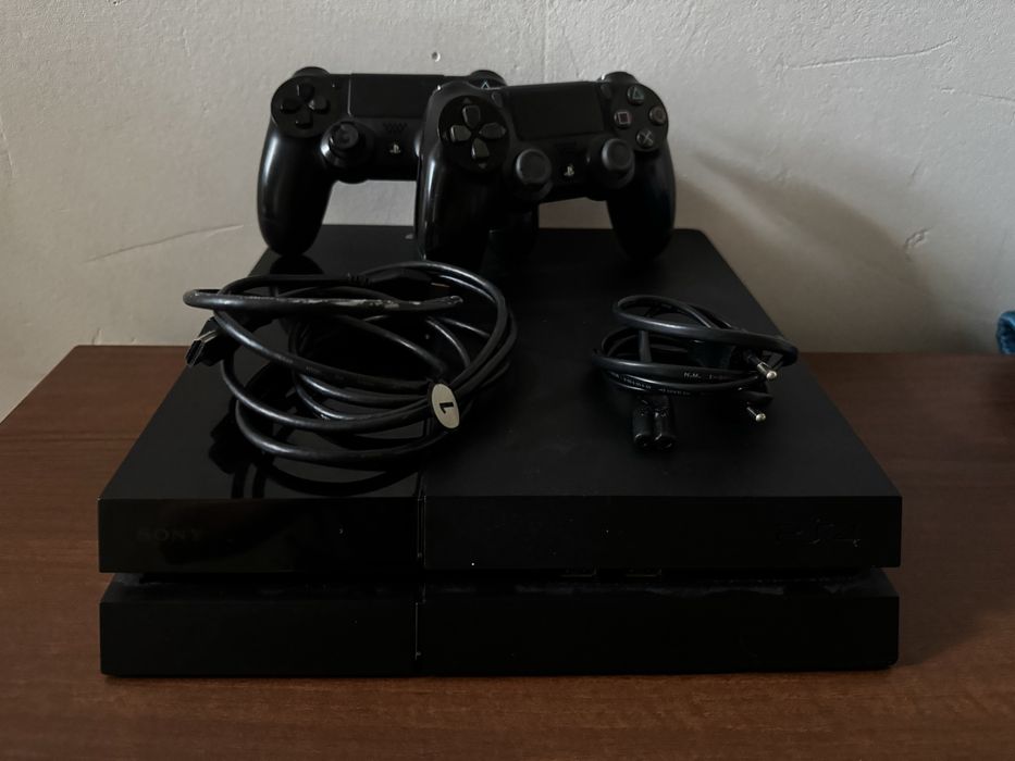Продам playstation 4 fat