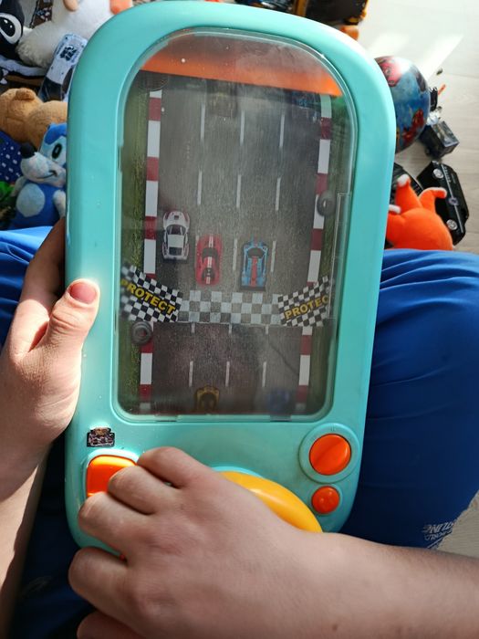 Продаю игрушку машину