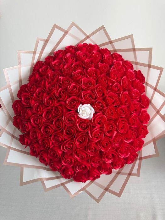 Buchet 101 trandafiri din săpun handmade – cadou deosebit Mărțișor / 8