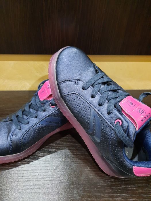 Светещ GEOX естествена кожа