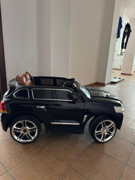 Продаю детский электромобиль