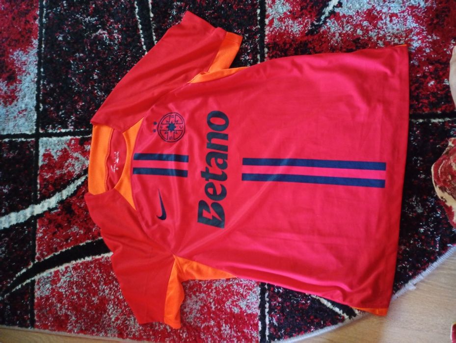 Tricou FCSB semnat de Bîrligea