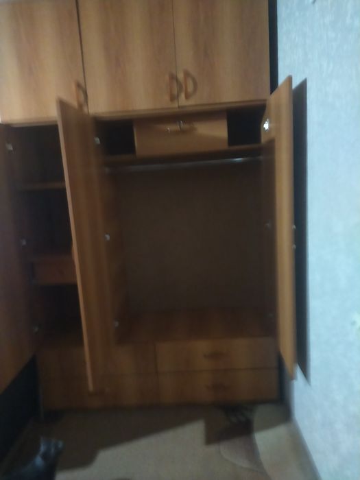 Шифоньер трёх створчатый