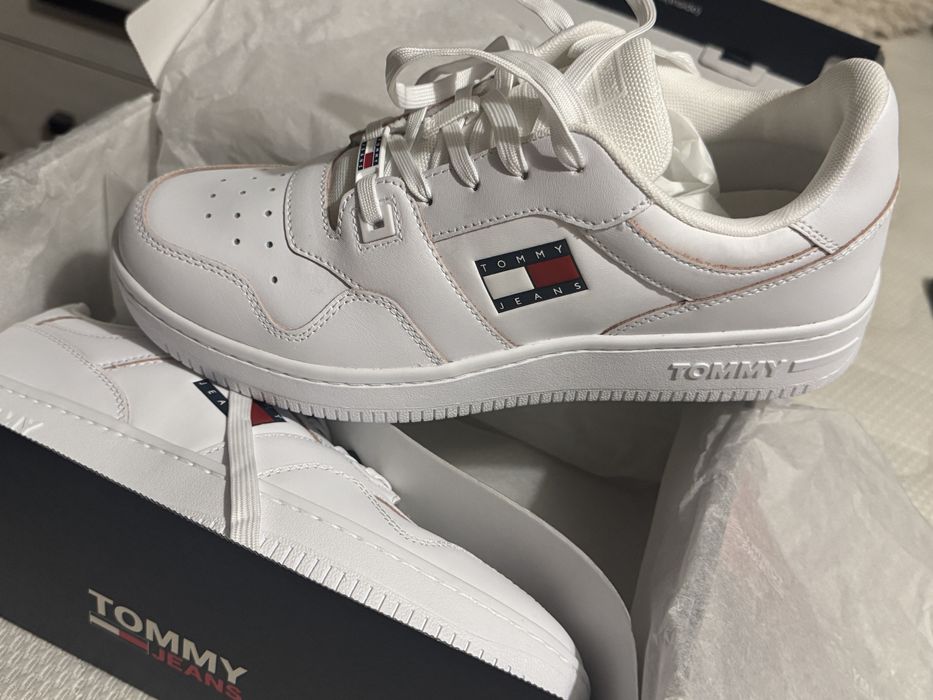 Adidasi Tommy Hilfiger noi 42