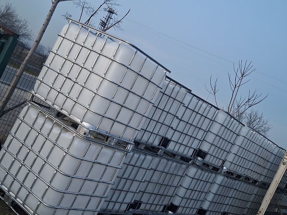 Цистерни, бидони 1000л..