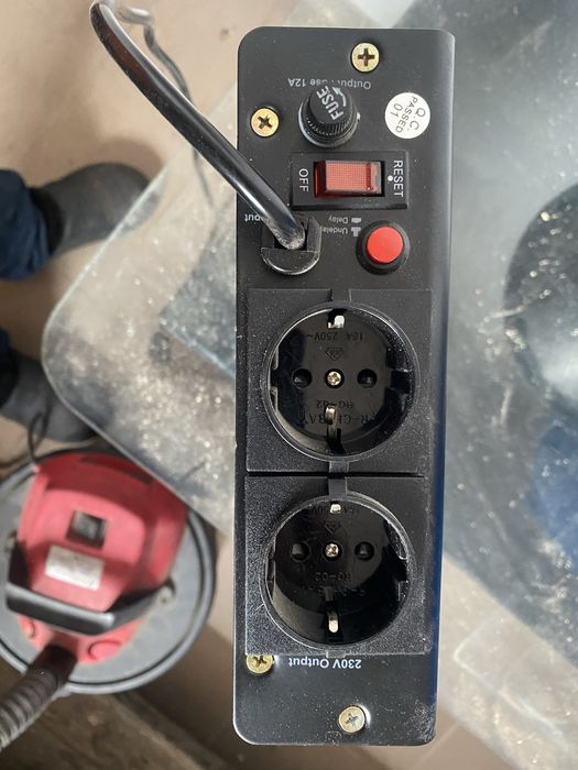 Stabilizator tensiune Well Slim Power 2000