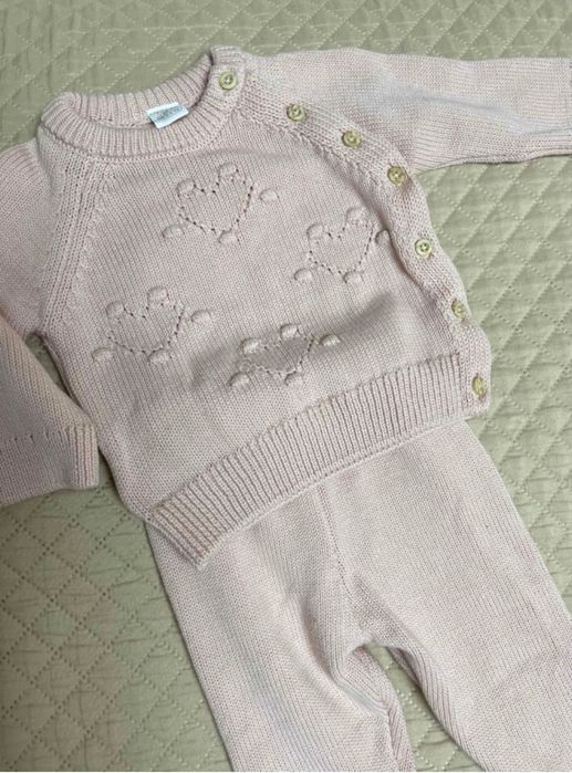 Продам костюмчик для девочки