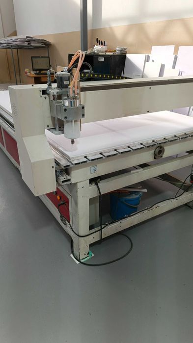 Фрезерно-гравировальный станок с ЧПУ 1300x2500